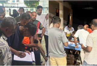 ރިސޯޓު މުވައްޒަފުން ޕެޓިޝަންގައި ސޮއި ކުރަނީ/ ފޮޓޯ: ޓީމް