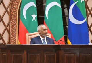 ރައީސް ޑރ މުހައްމަދު މުއިއްޒު: ފޮޓޯ/ ރައީސް އޮފީސް