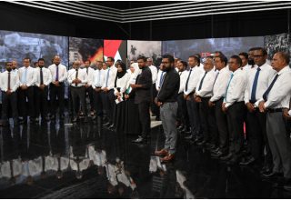 ފަލަސްތީނުގެ ރައްޔިތުންނަށް އެހީވުމަށްޓަކައި ކުރިއަށް ގެންދާ ޓެލެތޯންގައި މަޖިލީހުގެ ޕީއެންސީ މެމްބަރުންގެ ފަރާތުން ފައިސާ ހަވާލު ކުރައްވަނީ.--