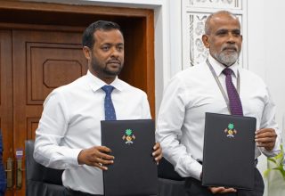 ސޮއިކުރުމުގެ ރަސްމިއްޔާތުގެ ތެރެއިން: ފޮޓޯ/ ކޮންސްޓްރަކްޝަން މިނިސްޓްރީ