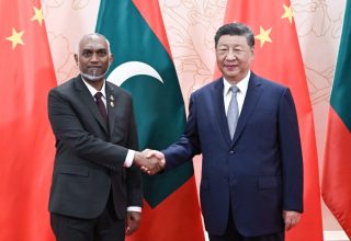 ރައީސް ޑރ މުހައްމަދު މުއިއްޒު އަދި ޗައިނާގެ ރައީސް ޝީ ޖިންގްޕިންގް: ފޮޓޯ/ ސޯޝަލްމީޑިއާ