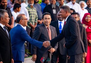 މިއަދު ހެނދުނު  ކުރީގެ ދެ ރައީސުންނާއެކު ތިނަދޫގައި ބޭއްވި ދިދަ ނެގުމުގެ ރަސްމިއްޔާތުގެ ތެރެއިން ރައީސް ނަޝީދާއި ރައީސް ޔާމީން