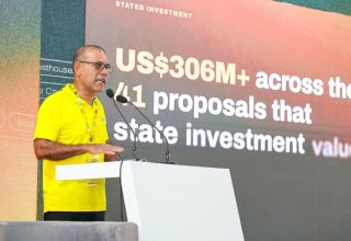 އެމްޑީޕީ ކޮންގްރެސްގެ އިންވެސްޓެމެންޓް ފޯރަމުގައި ރައީސް ނަޝީދު ވާހަކަ ދައްކަވަނީ -- ފޮޓޯ: އެމްޑީޕީ