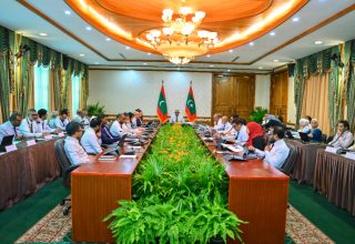 ވަޒީރުންނާއި ކުންފުނިތަކުގެ ވެރިންނާއެކު ރައީސް ޑރ. މުއިއްޒު ބޭއްވި މަސައްކަތު ބައްދަލުވުމުގެ ތެރެއިން --