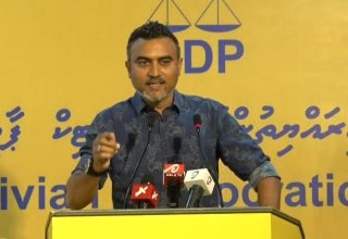 އެމްޑީޕީ ޕާލިމަންޓްރީ ގްރޫޕުގެ ލީޑަރު، ރައްޔިތުންގެ މަޖިލީހުގެ ހިތަދޫ ދެކުނު ދާއިރާގެ މެންބަރު އިބްރާހިމް ނާޒިލް -