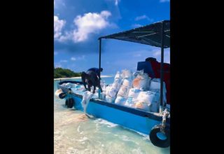 ފަޅު ރަށުން ނެގި ވެލިތައް އަނބުރާ ރަށުގެ ގޮނޑުދޮށަށް އަޅަނީ