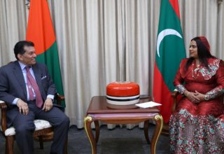ފޮރިން މިނިސްޓަރު އިރުތިޝާމާއި ބަންގްލަދޭޝްގެ ފޮރިން މިނިސްޓަރު ބޭއްވެވި ރަސްމީ ބައްދަލުކުރެއްވުން -- ފޮޓޯ: ފޮރިން މިނިސްޓްރީ