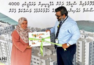 ހައުސިންގ ޔުނިޓު ލިބޭ ފަރާތްތަކަށް ޔުނިޓު ހަވާލުކުރުމުގެ މަސައްކަތް ފެށުން/ ފޮޓޯ: އެފްޑީސީ