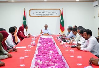 ރަައީސް ޑރ. މުހައްމަދު މުއިއްޒު ނިލަންދޫ ކައުންސިލާއި އެކު ބޭއްވެވި ބައްދަލުވުމުގެ ތެރެއިން/ ފޮޓޯ: ރައީސް އޮފީސް