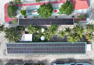 ކިނޮޅަހުގައި އެންމެ ފަހުގެ ސޯލާ-ޑީޒަލް-ބެޓެރީ ހައިބްރިޑް ނިޒާމެއް ގާއިމުކުރުމުގެ މަސައްކަތް ކުރިއަށް ދަނީ/ ފޮޓޯ: މިނިސްޓްރީ