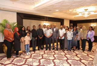 ފޮރިން މިނިސްޓަރު މޫސާ ޒަމީރު އިންޑިއާ އަށް ކުރައްވާ ރަސްމީ ދަތުރުފުޅުގެ ތެރެއިން އިންޑިއާގެ ނިއު ދިއްލީގައި ތިބި ދިވެހިންނާ ބައްދަލު ކުރެއްވުން/ ފޮޓޯ: ފޮރިން މިނިސްޓްރީ