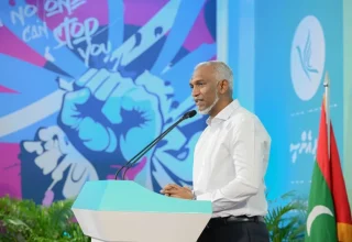 ޕީއެންސީގެ ހަރުގޭގައި ރައީސް ވާހަކަ ދައްކަވަނީ/ ފޮޓޯ: ޕީއެންސީ