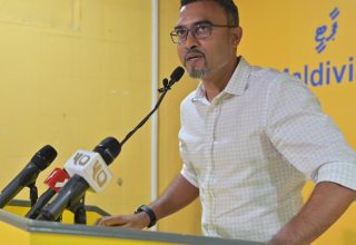 އެމްޑީޕީ ޕާލިމަންޓްރީ ގްރޫޕުގެ ލީޑަރު، ރައްޔިތުންގެ މަޖިލީހުގެ ހިތަދޫ ދެކުނު ދާއިރާގެ މެންބަރު އިބްރާހިމް ނާޒިލް - ފޮޓޯ: އެމްޑިޕީ