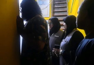 މާލޭ ސިޓީ ކައުންސިލުން ގަވައިދާ ހިލާފަށް އުޅޭ ބިދޭސީއިން ހޯދުމުގެ މަސައްކަތަށް ނިކުތުން.