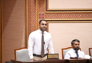 ޓޫރިޒަމް މިނިސްޓަރ އިބްރާހިމް ފައިސަލް މަޖިލީހަށް ހާޒިރުކުރުން.