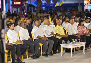 އެމްޑީޕީން އާޓިފިޝަލް ބީޗުގައި ބޭއްވި ބޮޑު ޖަލްސާއެއްގެ ތެރެއިން/ ފޮޓޯ: އެމްޑީޕީ