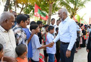 ރަސްމީ ދަތުރުފުޅެއްގައި ރައީސުލްޖުމްހޫރިއްޔާ ޑރ. މުހައްމަދު މުއިއްޒު ކ. ގުޅިއަށް ވަޑައިގަތުން/ ފޮޓޯ: ރައީސް އޮފީސް