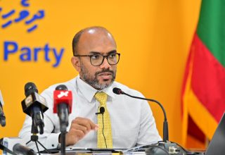 އެމްޑީޕީގެ ސަރުކާރުގެ ފިނޭންސް މިނިސްޓަރ އިބްރާހިމް އަމީރު