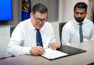 އެއްބަސްވުމުގައި ސޮއިކުރުމުގެ ރަސްމިއްޔާތުގެ ތެރެއިން: ފޮޓޯ/ އިމިގްރޭޝަން