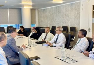 ޝަންގްރިއްލާ ރިސޯޓު ހުޅުވައި އަލުން އޮޕަރޭޝަނަށް ގެނައުމަށް ކުރިޔަށް ގެންދިޔަ ބައްދަލުވުން/ ފޮޓޯ: ޓޫރިޒަމް މިނިސްޓްރީ