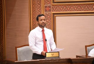 ކޮންސްޓްރަކްޝަން އެންޑް އިންފްރާސްޓްރަކްޗާ މިނިސްޓަރު ޑރ. އަބްދުﷲ މުއްތޮލިބު --- ފޮޓޯ: މަޖިލިސް