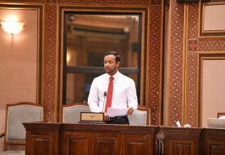 ކޮންސްޓްރަކްޝަން އެންޑް އިންފްރާސްޓްރަކްޗާ މިނިސްޓަރު ޑރ. އަބްދުﷲ މުއްތޮލިބު ----- ފޮޓޯ: މަޖިލިސް