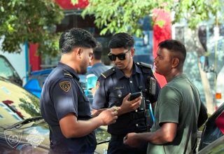 އިމިގްރޭޝަންތަކުގެ އޮޕަރޭޝަންތަކުގައި ބޮޑީ ކެމެރާ ބޭނުން ކުރަން ފެށުން/ ފޮޓޯ: އިމިގްރޭޝަން