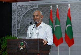 ނ. އަތޮޅަށް ރައސް ކުރައްވާ ދަތުރުފުޅުގެ ތެރެއިން، ނ. ކެނދިކުޅުދޫގައި ރައްޔިތުންނަށް ބައްދަލުކުރެއްވުމުގެ ގޮތުން ބޭއްވި ރަސްމިއްޔާތުގައި ވާހަަކަދައްކަވާ މަންޒަރު/ފޮޓޯ: ރައީސް އޮފީސް