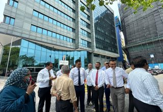 އެމްއެމްއޭ ބިލްޑިންގ ބޭރުގައި އެމްޑީޕީ ޕީޖީ ގްރޫޕުން އެއްވެ ހުރި މަންޒަރު/ފޮޓޯ: އެމްޑީޕީ