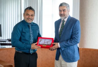 އދ އިން ރާއްޖެއަށް ކަނޑައަޅުއްވާފައި ހުންނަވާ މަންދޫބާއި ވަޒީރު ބައްދަލުކުރެއްވުން