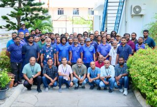 މަރާމާތުގެ މަސައްކަތުގައި އުޅުނު ސްޓެލްކޯގެ މުވައްޒަފުން/ ފޮޓޯ: ސްޓެލްކޯ