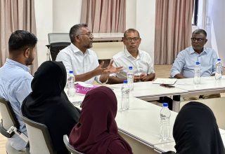 ކުޅުދުއްފުށީގައި ކުރިޔަށް ގެންދިޔަ ބައްދަލުވުމުގެ ތެރެއިން/ ފޮޓޯ: ސޯޝަލް މީޑިއާ