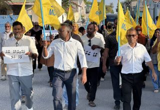 ދިއްދޫގައި ރައީސް ނަޝީދާއި ފައްޔާޒް ބައިވެރިވެވަޑައިގެން ކުރިޔަށް ގެންދިޔަ ހިނގާލުން/ ފޮޓޯ: ސޯޝަލް މީޑިއާ