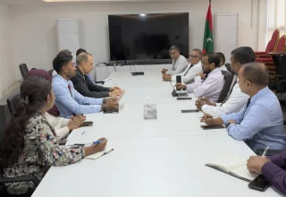 ވޯލްޑް ބޭންކުގެ ކަންޓްރީ މެނޭޖަރާއެކު މިނިސްޓަރު ޢަލީ ޝަރީފް މަޝްވަރާކުރައްވައިފި
