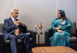މިނިސްޓަރ އިރުތިޝާމް އިންޑިއާގެ ޚާރިޖީ ވަޒީރު ޖެއިޝަންކަރާ ބައްދަލުކުރެއްވުން/ ފޮޓޯ: ފޮރިން މިނިސްޓްރީ