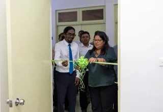 ށ.ޅައިމަގު ލެބޯޓްރީ ހުޅުވުމުގެ ރަސްމިއްޔާތުގެ ތެރެއިން- ފޮޓޯ: ސިއްހަތާއި އާއިލާއާއި އިޖްތިމާޢީ އެހީއާއި ބެހޭ ވުޒާރާ