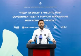 ހައުސިންގ މިނިސްޓަރ ޑރ ޢަބްދުﷲ މުއްޠަލިބް. ފޮޓޯ: ވުޒާރާ