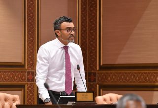އެމްޑީޕީގެ ޕާލިމަންޓު ގުރޫޕުގެ ލީޑަރު، ހިތަދޫ ދެކުނު ދާއިރާގެ މެމްބަރު އިބްރާހިމް ނާޒިލް/ ފޮޓޯ: މަޖިލިސް