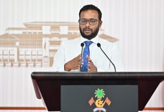 ކޮންސްޓްރަކްޝަން މިނިސްޓަރ ޑރ. އަބްދުﷲ މުއްތަލިބު/ ފޮޓޯ: ރައީސް އޮފީސް