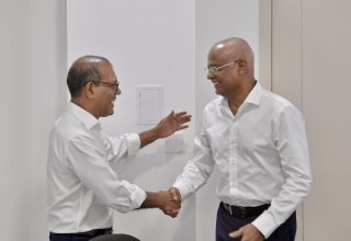 ކުރީގެ ރައީސް މުހައްމަދު ނަޝީދާއި، ކުރީގެ ރައީސް އިބްރާހިމް މުހައްމަދު ސޯލިހު/ ފޮޓޯ: އެމްޑީޕީ
