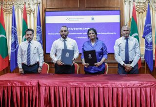 އެމްއެންޔޫ އާއި ޔޫތު މިނިސްޓްރީއާ ދެމެދު އިސްތިރާޖީ ފަހުމުނާމާއެއްގައި ސޮއިކުރުން/ ފޮޓޯ: ޔޫތް މިނިސްޓްރީ