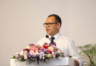 މިނިސްޓަރ އާދަމް ޝަރީފް