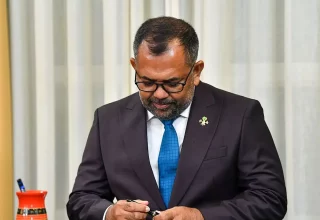 ފޮރިން މިނސްޓަރ މޫސާ ޒަމީރު