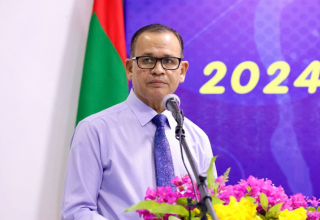 ސިޓީތަކާއި އިދާރީ ދާއިރާތައް ހިންގުމައި، އާންމު މަސައްކަތްތަކައި ބެހޭ ވަޒީރު އާދަމް ޝަރީފު ޢުމަރު