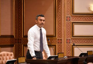 އެމްޑީޕީގެ ޕާލިމަންޓު ގުރޫޕުގެ ލީޑަރު، ހިތަދޫ ދެކުނު ދާއިރާގެ މެމްބަރު އިބްރާހިމް ނާޒިލް/ ފޮޓޯ: މަޖިލިސް