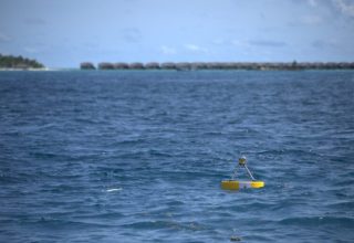 ސްޓޭޓް އިލެކްޓްރިކް ކޮމްޕެނީ އިން ވޭވް މޮނިޓަރިން ޕްރޮޖެކްޓް އިފްތިތާހު ކުރުން/ ފޮޓޯ: ސްޓެލްކޯ