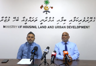 ހައުސިންގ މިނިސްޓަރ އަލީ ހައިދަރު އަދި ފިޝަރީޒްަ މިނިސްޓަރ އަހުމަދު ޝިޔާމް ނޫސްވެރިންނަށް މައުލޫމާތު ދެއްވަނީ