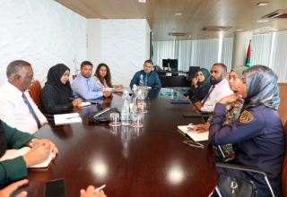 މިނިސްޓަރ ޝިޔާމް އެންޑީއޭގެ ބޭފުޅުންނާ ބައްދަލުކުރެއްވުން