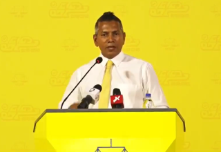 ބައިއިލެކްޝަންގެ ކެމްޕެއިން ޖަލްސާގައި އެމްޑީޕީގެ ކެންޑިޑޭޓު އަބްުދުﷲ ސޯދިގު (ސޯބެ) ވާހަކަ ދައްކަވަނީ
