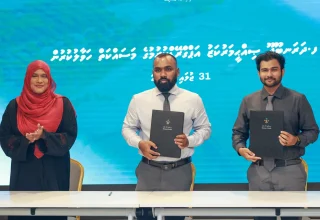 ފ. ދަރަނބޫދޫ ޞިއްޙީމަރުކަޒު އަޕްގްރޭޑްކުރުމުގެ މަސައްކަތުގެ އެއްބަސްވުމުގައި ސޮއިކުރުން